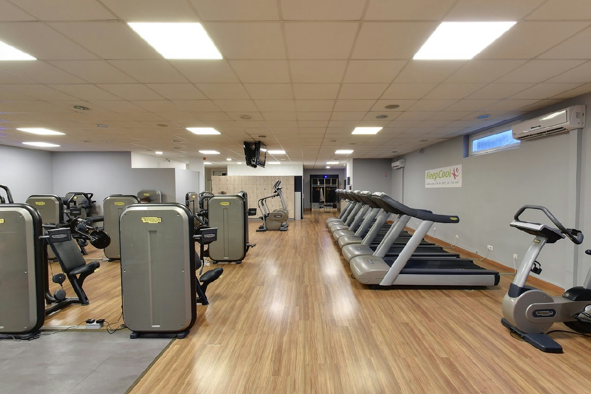 Il vero motivo per cui ci si fa male in palestra: gli errori da evitare per allenarsi senza rischi